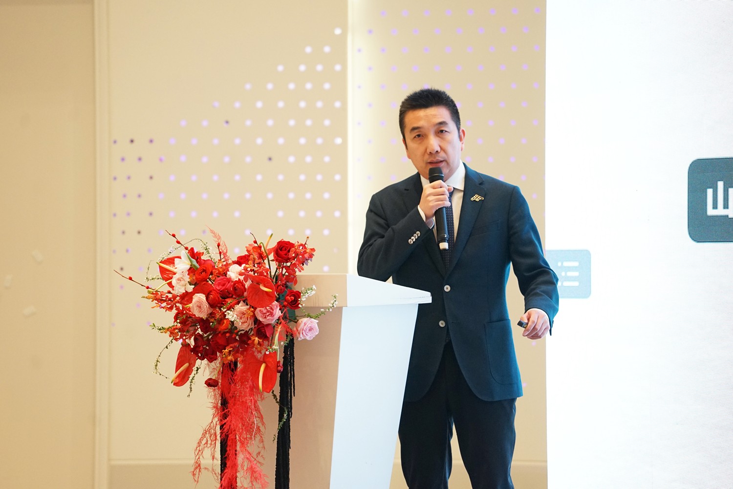 杨总_副本.jpg